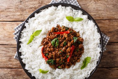 Fesleğen Tavuk (Gai Pad Krapow) - tavuk, sarımsak, arpacık soğanı, swee