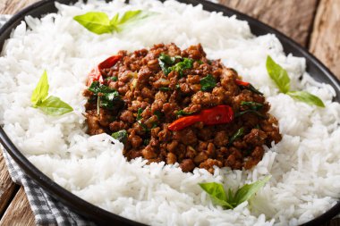 Fesleğen Tavuk (Gai Pad Krapow) - tavuk, sarımsak, arpacık soğanı, swee