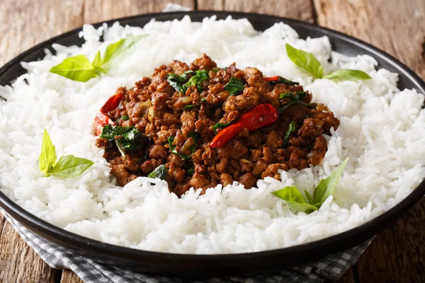 Delicious basil chicken with chili pepper and soy sauce with ric — Stock Photo, Image