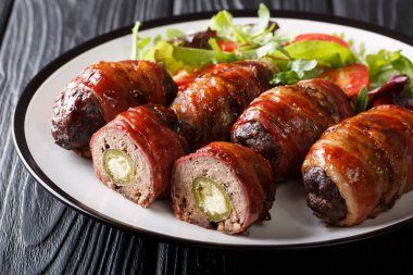Jalapeno ve peynir sarılı i ile Amerikan Texas Armadillo yumurta