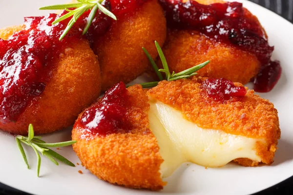 Gourmet appetizer Camembert in breading served with cranberry sa — Stock Photo, Image