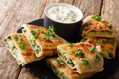 Patates ile Geleneksel afgan friedflat ekmek bolani, yeşil o