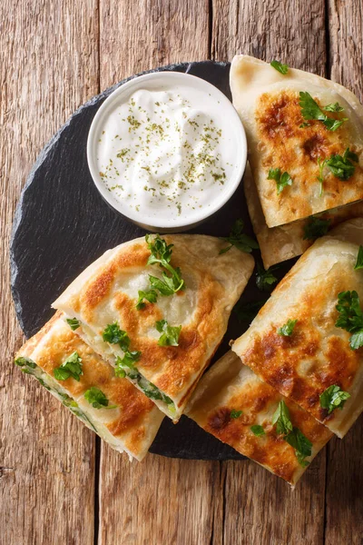 Afghan fried flat breads with potatoes, green onions and cilantr — Stock Photo, Image