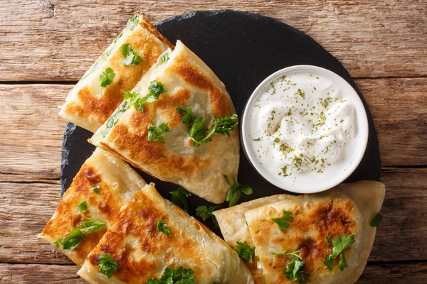 Afghan fried flat breads with potatoes, green onions and cilantr — Stock Photo, Image