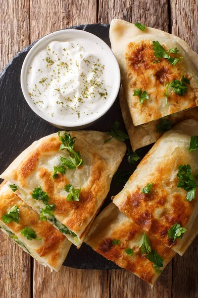 Bolani is a traditional Afghani flatbread stuffed and baked with — Stock Photo, Image