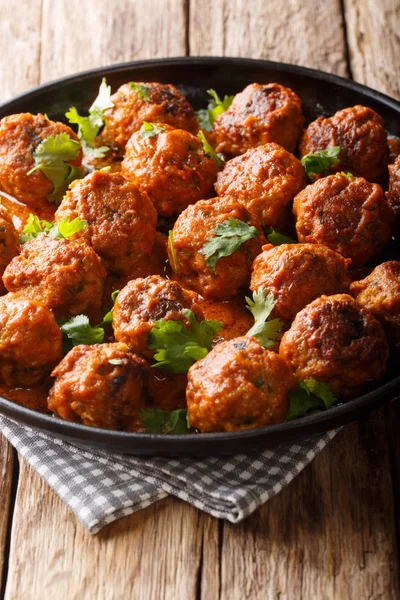 Delicious chicken meatballs in a creamy coconut sauce with curry — Stock Photo, Image