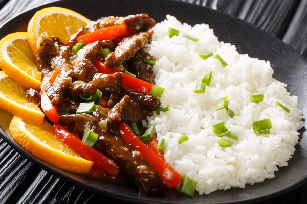 Asiatisches Rindfleisch mit Paprika in Sojasauce anbraten — Stockfoto