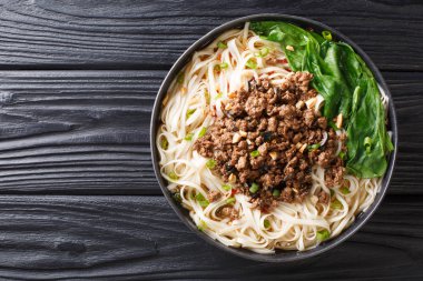 recipe for�dan dan noodles�with minced meat and greens closeup i