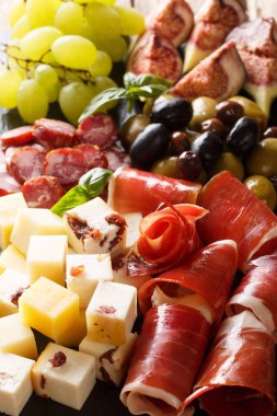 Peynir tabağı Antipasti meze, prosciutto jambon, üzüm, f