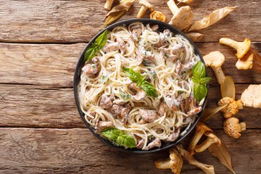 Kremalı g kızarmış chanterelles ile spagetti makarna kısmı