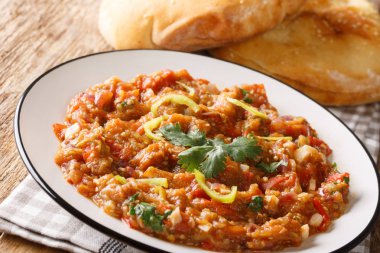 baingan bhartarecipe, közlenmiş patlıcan köri closeup