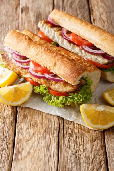 Panino tradizionale turco fast food balik Ekmek con grigliata — Foto Stock