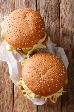 Et, peynir, avokado ve sos clo ile Meksika Cemita sandviç