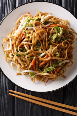 Otantik yönlendirmek sebze clo ile chow mein erişte kızarmış