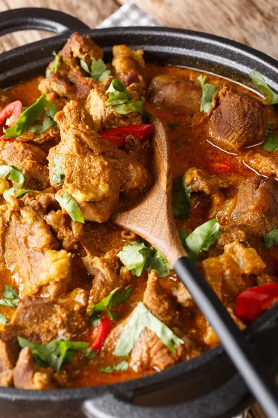 Bárány Rogan Josh közelről egy serpenyőben. Függőleges — Stock Fotó