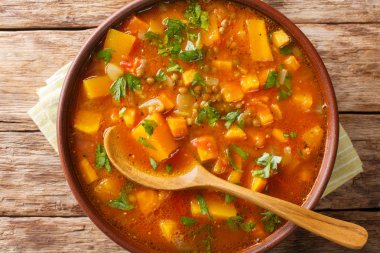 Lezzetli domatesli patates ve mercimek çorbası. h