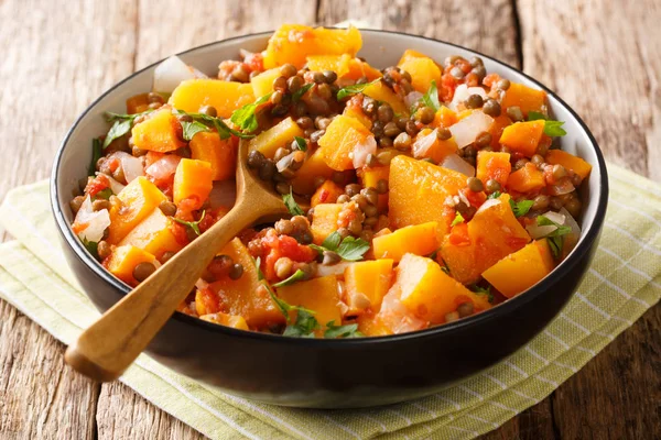 Low-calorie hot stew of pumpkin, lentils, onions and carrots clo — Stock Photo, Image