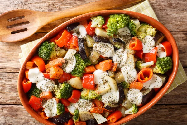 Homemade vegetable casserole with mozzarella cheese close-up in — Stock Photo, Image