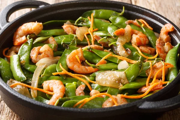 Healthy Food Fried Shrimp Onions Carrots Pods Snow Peas Close — Stock Photo, Image