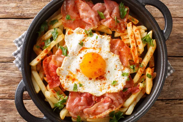 Receta Huevos Rotos Huevos Rotos Españoles Con Patata Jamón Cerca —  Fotos de Stock