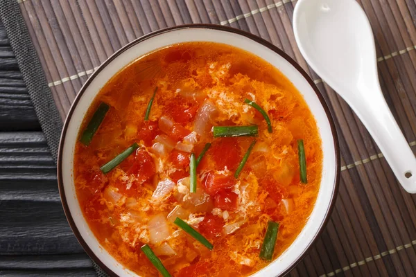 Spicy Savoureux Oeuf Tomate Gouttes Soupe Close Dans Bol Sur — Photo