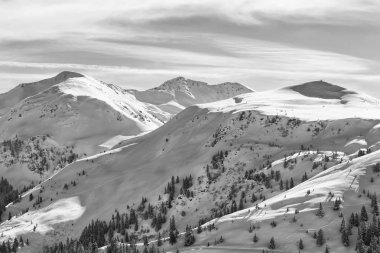 Panoramik kış görünümünü Alps, siyah ve beyaz