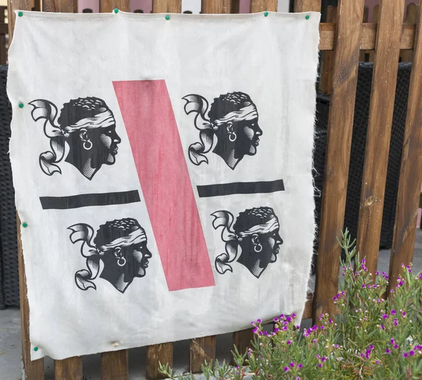 Sardunya bayrak dört moron kafalı