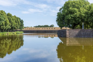 eski kalesi olan köy vesting naarden