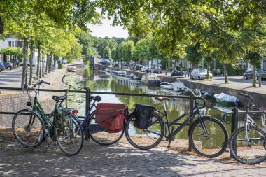 Bisiklet ve otomobil ile Hollanda'da Naarden içinde Kanal