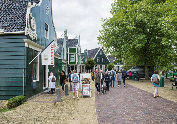 Mensen bij zaanse schans — Stockfoto