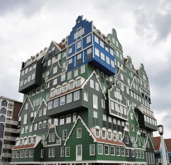 Hotel with structure of traditional dutch buildings in Zaandam, — Stock Photo, Image