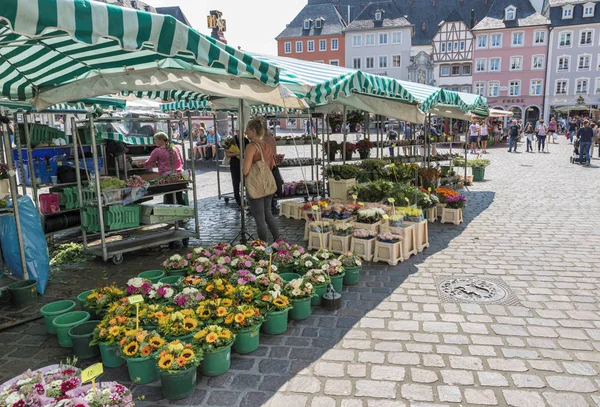 Martket stall with flowers in Trier — Stock Photo, Image