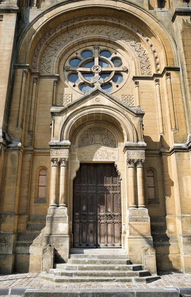 被改革的教会在法国城市轿车 — 图库照片