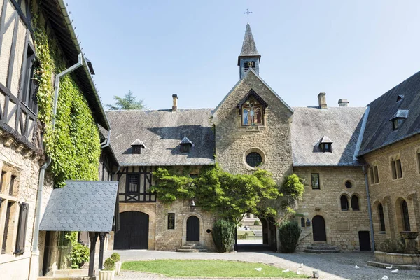 De abdij van Orval in de Belgische Ardennen — Stockfoto