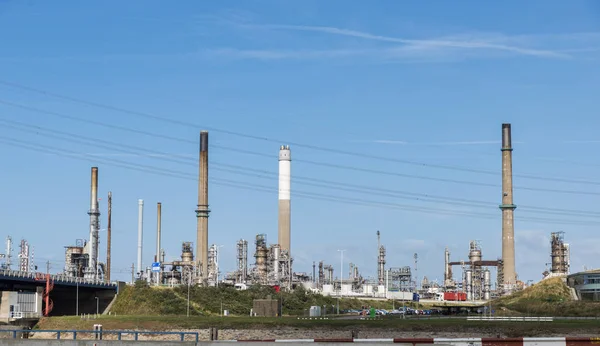 Rauchentwicklung in einem Kraftwerk in Holland — Stockfoto