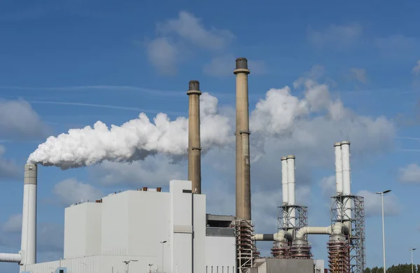 Contaminación por humo de una central eléctrica en Holanda —  Fotos de Stock