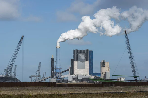 Smoke pollution of a power plant in holland — Stock Photo, Image