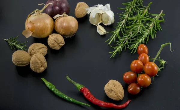 Çerçeve sebze ve otlar — Stok fotoğraf