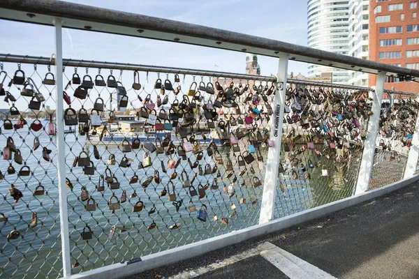 Rotterdam Holland Nov 2018 Padlocks Other Clasps Love Attached Rijnhavenbrug — Stock Photo, Image
