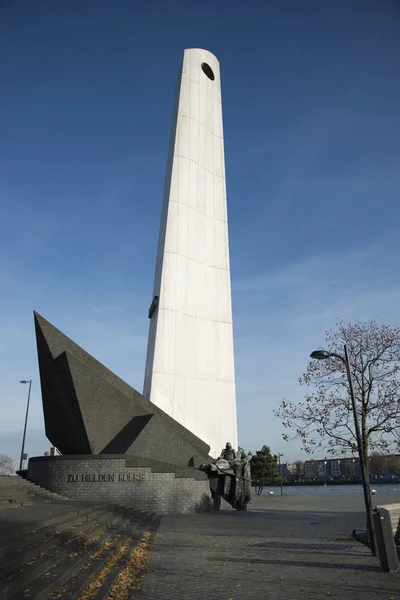 로테르 담 도시에서 전쟁 기념탑 — 스톡 사진
