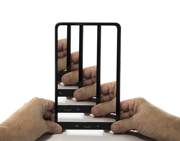 Hombre sosteniendo el tablet en sus manos — Foto de Stock