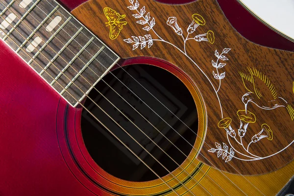 Instrumento de música de guitarra occidental rojo — Foto de Stock