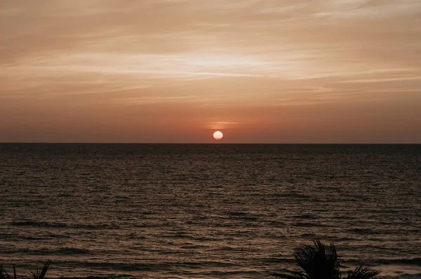 Puesta de sol sobre el mar al atardecer Israel — Foto de Stock