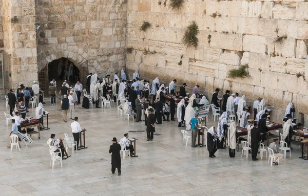 Lidé v wester zeď Jeruzaléma — Stock fotografie
