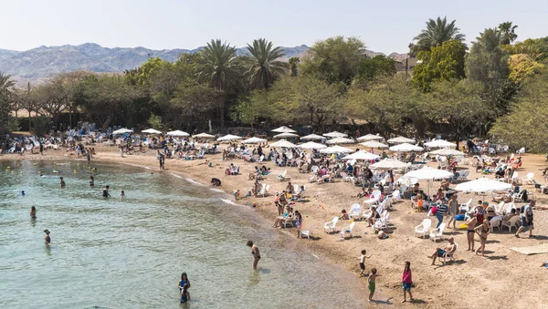 People at the beach of eilat — Stock Photo, Image