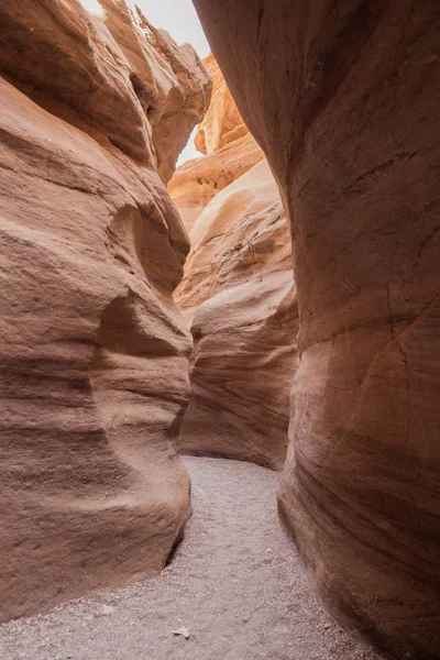 Canyons between the rocks in red canyon — Stock Photo, Image