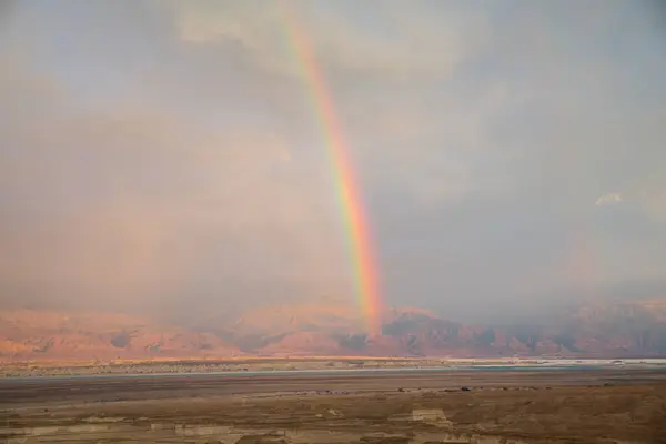 Arco iris sobre el desierto —  Fotos de Stock