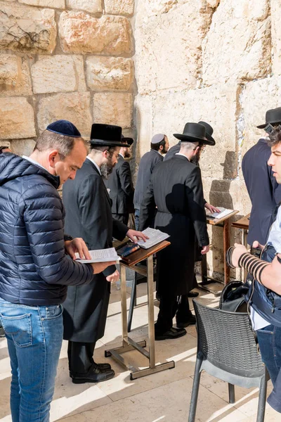 Židovská modlitba u zdi v Jeruzalémě — Stock fotografie