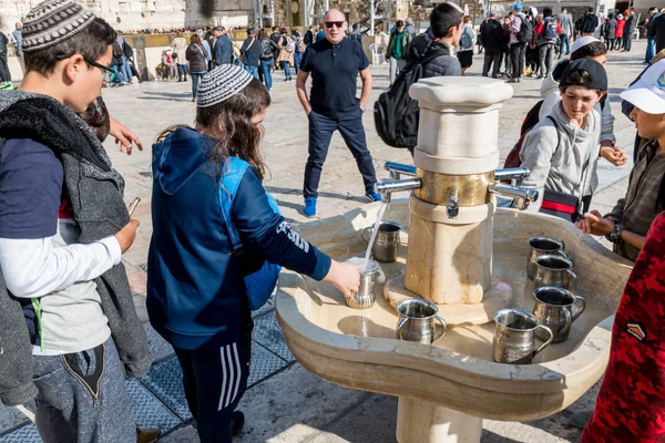 Lavagem de mãos ritual em jerusalem — Fotografia de Stock