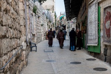 Kudüs sokaklarında insanlar